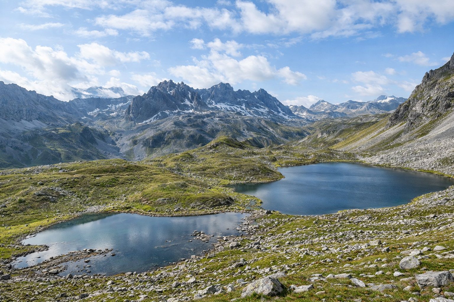 Lac d'altitude dans les Alpes